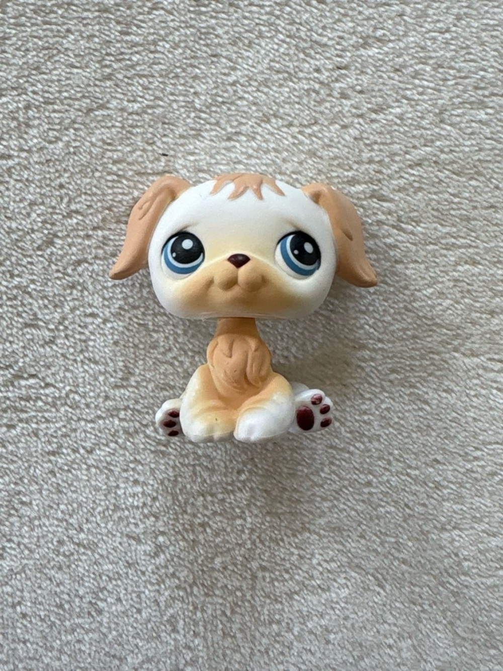 Hasbro Littles Pet Shop #140 Golden Retriever Dog Cream Blue Eyes